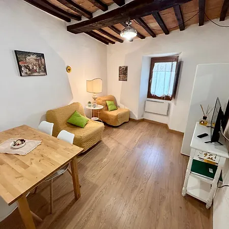 Red House-nel Cuore Medievale Di Gubbio