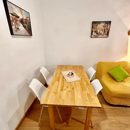 Red House-nel Cuore Medievale Di *