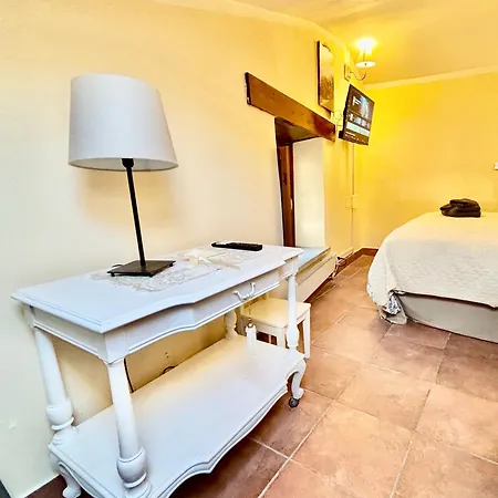 Red House-nel Cuore Medievale Di