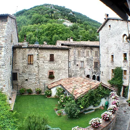 Red House-nel Cuore Medievale Di Apartamento Gubbio